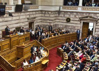 Βουλή: Με ομιλίες κορυφαίων υπουργών συνεχίζεται για 4η ημέρα η συζήτηση του προϋπολογισμού