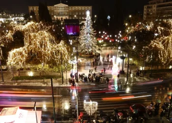 Εορταστική ατμόσφαιρα στο Σύνταγμα INTIME NEWS / ΛΙΑΚΟΣ ΓΙΑΝΝΗΣ