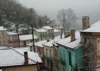 Λέσβος: Συνεχίζει να χιονίζει στον ορεινό όγκο της Αγιάσου – Απαιτούνται αντιολισθητικές αλυσίδες