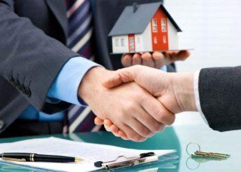 Ξεκαθαρίζει το πλαίσιο για τις μεταβιβάσεις ακινήτων με μετρητά: Τι προβλέπει η νέα εγκύκλιος της ΑΑΔΕ