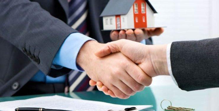 Ξεκαθαρίζει το πλαίσιο για τις μεταβιβάσεις ακινήτων με μετρητά: Τι προβλέπει η νέα εγκύκλιος της ΑΑΔΕ