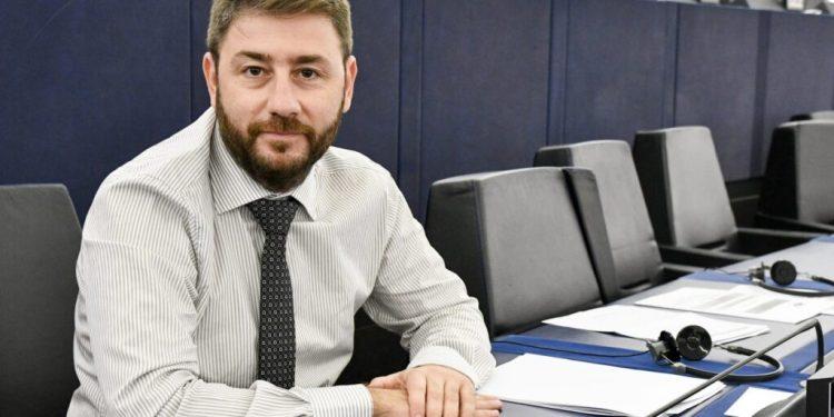 Η Στρατηγική του Νίκου Ανδρουλάκη: Μεταξύ Μάχιμης Αντιπολίτευσης και Θεσμικής Συνέπειας