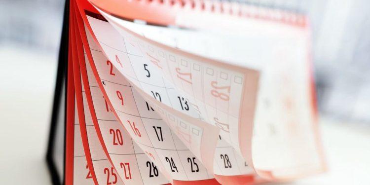 Αναλυτικά οι αργίες του νέου έτους: Πόσα τριήμερα μας φέρνει το 2025