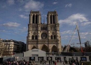 Η Παναγία των Παρισίων Ανοίγει Ξανά τις Πύλες της: Ένα Σύμβολο Ανάστασης