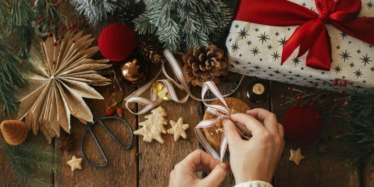 Όλα όσα πρέπει να γνωρίζετε για το Δώρο Χριστουγέννων: Προθεσμίες, υπολογισμός και δικαιώματα εργαζομένων