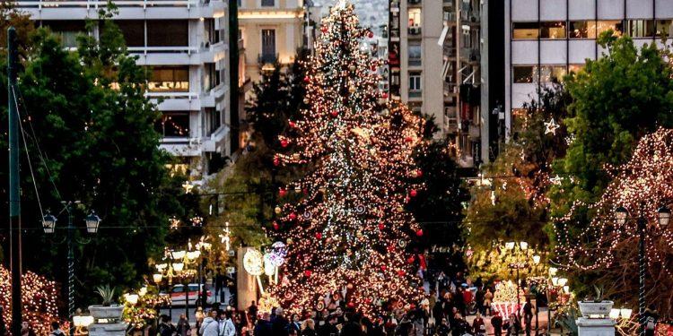 Πρεμιέρα σήμερα του εορταστικού ωραρίου για τα Εμπορικά καταστήματα