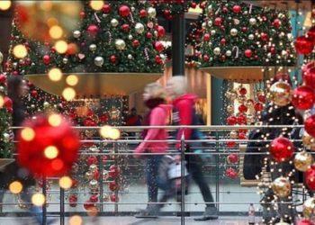Κορυφώνεται η εορταστική κίνηση στην αγορά – Το ωράριο των καταστημάτων σήμερα