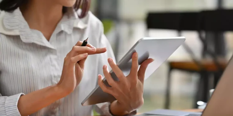 Ηλεκτρονικές αγορές: Οι 10 απάτες που πρέπει να προσέξετε την περίοδο των Χριστουγέννων