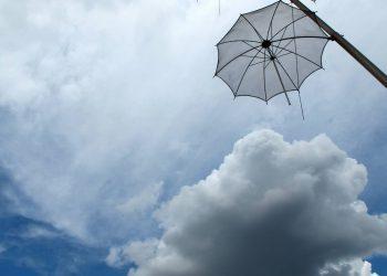 Καιρός Σήμερα: Καταιγίδες και Άνεμοι έως 6 Μποφόρ