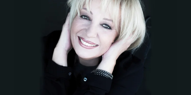 Αλέκα Κανελλίδου: Τραγουδά μαζί με τον γιο της στο Θέατρο Άλσος