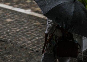 Καιρός σήμερα: Αυξημένες νεφώσεις και βροχές στην Αττική – Χιόνια στη Βόρεια Ελλάδα