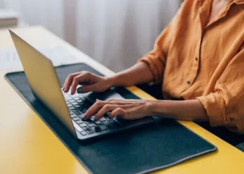 Voucher για laptop: Ποιοι δικαιούνται από 630 ευρώ έως 1.600 ευρώ για ψηφιακά εργαλεία