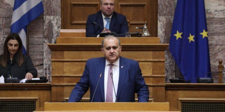 O Nick Larygakis στην παρουσίαση του AHI στη Βουλή. Φωτογραφία: Γραφείο Τύπου Βουλής -Φρόσω Κανελλίδου