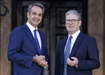 Σήμερα το τετ α τετ Μητσοτάκη – Στάρμερ στο Λονδίνο: Γεωπολιτικές εξελίξεις και τα Γλυπτά του Παρθενώνα στην ατζέντα