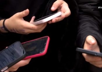 Κυβερνητικό σχέδιο για τον εθισμό ανηλίκων στα social media: Παρουσιάζεται αύριο Δευτέρα 30/12