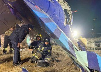 Πτώση αεροσκάφους στο Καζακστάν: Διαμάχη για τα αίτια της τραγωδίας