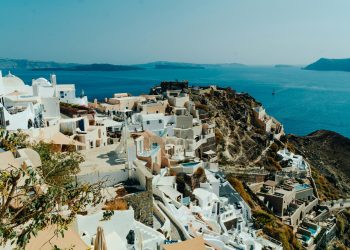 Αύξηση στον τουρισμό και τις ταξιδιωτικές εισπράξεις στην Ελλάδα το 2024