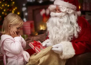 Ο Άγιος Βασίλης ξεκίνησε το ταξίδι του – Παρακολουθήστε live την πορεία του πάνω από όλες τις χώρες