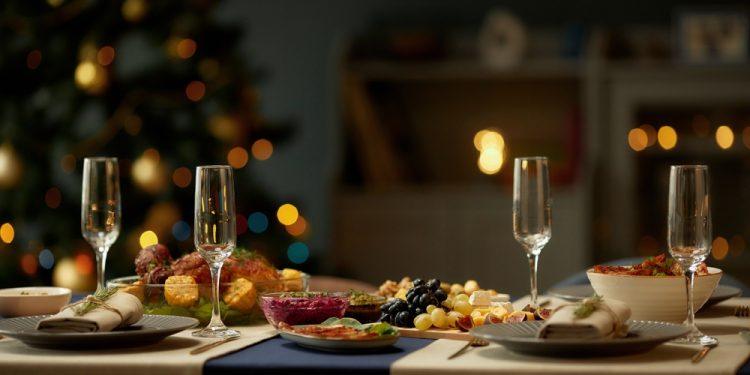 Ακριβότερο το χριστουγεννιάτικο τραπέζι φέτος – Πώς τα σούπερ μάρκετ «τσιμπάνε» τις τιμές τους