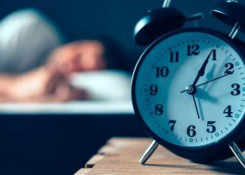 10 Βραδινές Συνήθειες για Καλύτερο Ύπνο και Απόδοση