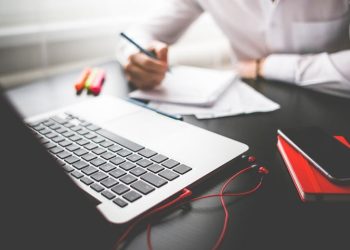 Πώς λειτουργεί το πρόγραμμα κοινωφελούς εργασίας του υπουργείου Δικαιοσύνης