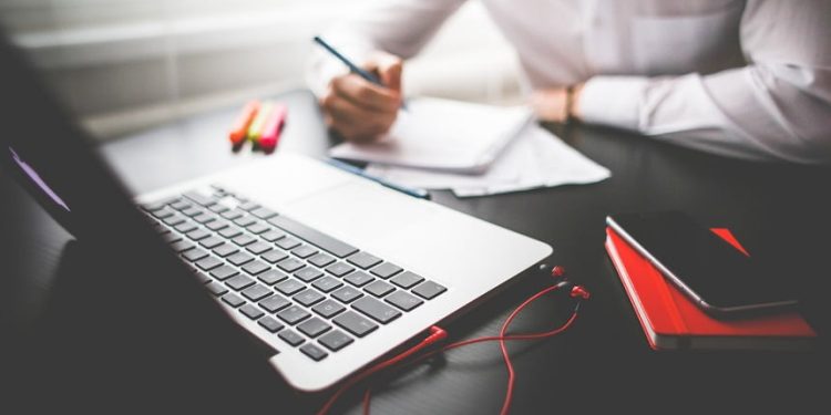 Πώς λειτουργεί το πρόγραμμα κοινωφελούς εργασίας του υπουργείου Δικαιοσύνης