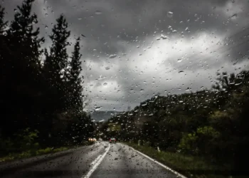 Καιρός σήμερα: Βροχές και καταιγίδες τοπικά ισχυρές με άνοδο θερμοκρασίας