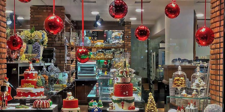 Εορταστικό ωράριο: Πώς θα λειτουργήσουν τα καταστήματα Δευτέρα και Τρίτη