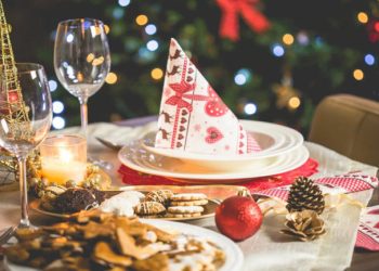 Πρωτοχρονιάτικο τραπέζι: Οι τιμές σε κρέατα, χριστουγεννιάτικα γλυκά, βασιλόπιτα και τα υπόλοιπα είδη