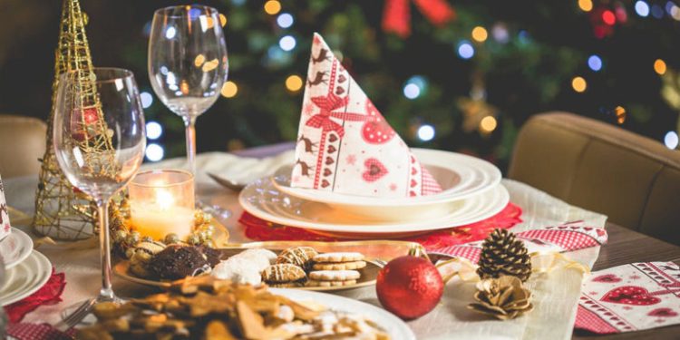 Πρωτοχρονιάτικο τραπέζι: Οι τιμές σε κρέατα, χριστουγεννιάτικα γλυκά, βασιλόπιτα και τα υπόλοιπα είδη