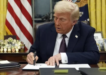 Οικονομικές αναταράξεις και πρώτα βήματα της προεδρίας Τραμπ