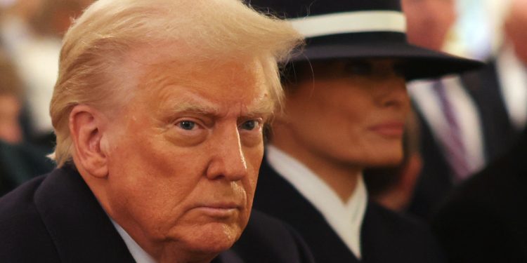 Πρώτες κινήσεις Τραμπ: Αναστολή αναπτυξιακής βοήθειας και άρση περιορισμών στις εξαγωγές LNG