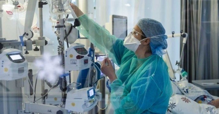 «Ασφυξία» στα νοσοκομεία από αναπνευστικές λοιμώξεις