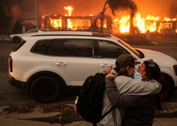 Καλιφόρνια: Τοξικό περιβάλλον και συνθήκες πολέμου από τη μανία της φωτιάς
