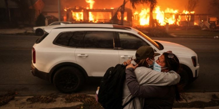 Καλιφόρνια: Τοξικό περιβάλλον και συνθήκες πολέμου από τη μανία της φωτιάς