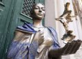 Άγαλμα του Νίκου Φλώρου που απεικονίζει τη Μαρία Κάλλας