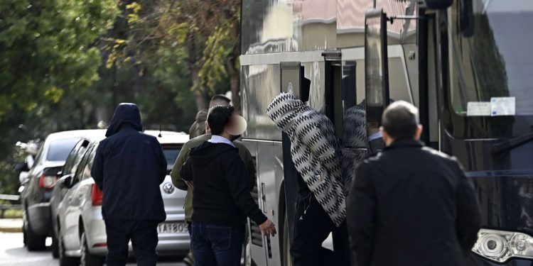 Αποκάλυψη δικτύου διαφθοράς: Εμπλοκή αστυνομικών και πυροσβεστών σε παράνομες δραστηριότητες