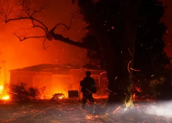 Πύρινος εφιάλτης στην Καλιφόρνια: Live, λεπτό προς λεπτό οι προσπάθειες των πυροσβεστών