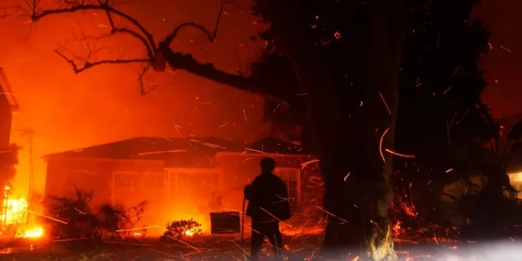 Πύρινος εφιάλτης στην Καλιφόρνια: Live, λεπτό προς λεπτό οι προσπάθειες των πυροσβεστών