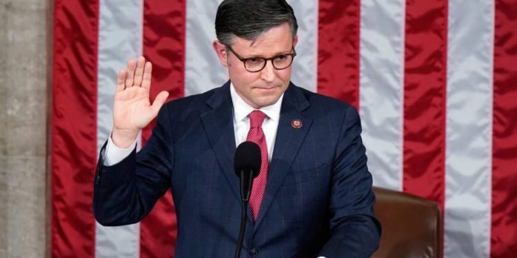 Μάικ Τζόνσον: Επανεκλέχθηκε πρόεδρος της Βουλής των Αντιπροσώπων με οριακή πλειοψηφία