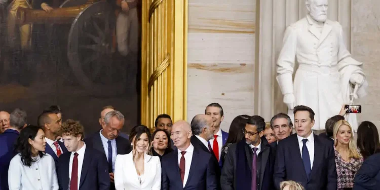 Ντόναλντ Τραμπ: Οι πλούσιοι και διάσημοι που έδωσαν το παρών στην ορκωμοσία του 47ου προέδρου των ΗΠΑ