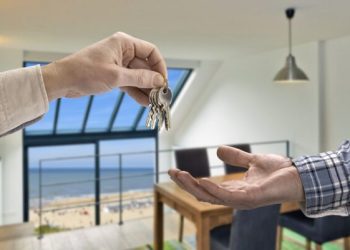 Νέο νομοσχέδιο για βραχυχρόνιες μισθώσεις: Έλεγχοι, πρόστιμα και αυστηρές προϋποθέσεις από Οκτώβριο 2025