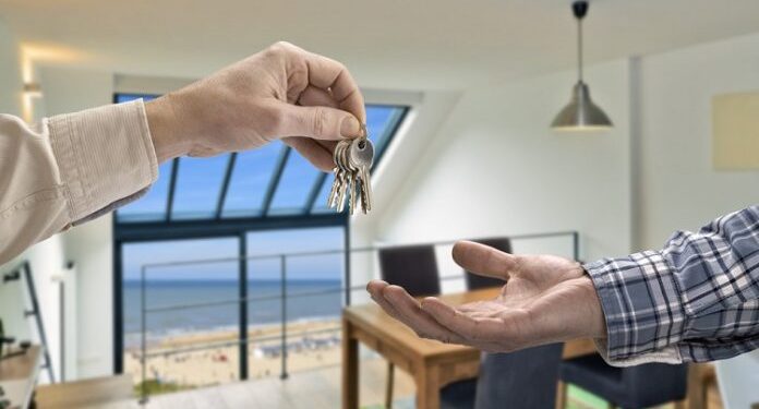 Νέο νομοσχέδιο για βραχυχρόνιες μισθώσεις: Έλεγχοι, πρόστιμα και αυστηρές προϋποθέσεις από Οκτώβριο 2025