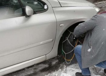 Κακοκαιρία: Αντιολισθητικές αλυσίδες στην παλιά εθνική οδό Αθηνών-Θηβών και διακοπή κυκλοφορίας βαρέων οχημάτων