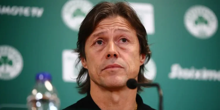 Αλμέιδα: Ένα βήμα πριν την αποχώρηση από την ΑΕΚ – Αιχμές στη συνέντευξη Τύπου