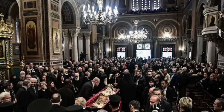 Αρχιεπίσκοπος Αναστάσιος: Έως τις 10:00 το πρωί το λαϊκό προσκύνημα