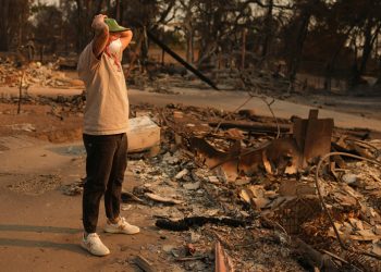 Φωτιές στην Καλιφόρνια: Απαγόρευση κυκλοφορίας και εκτεταμένες καταστροφές