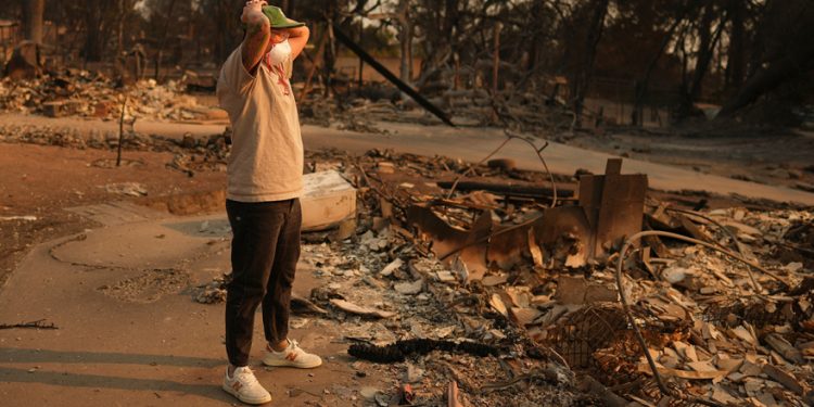Φωτιές στην Καλιφόρνια: Απαγόρευση κυκλοφορίας και εκτεταμένες καταστροφές