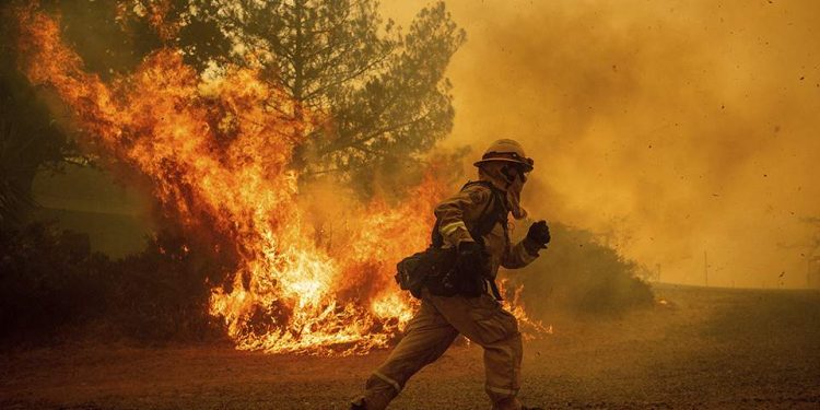 Καλιφόρνια: Πυρκαγιές, περιβαλλοντική καταστροφή και ασφαλιστική κρίση