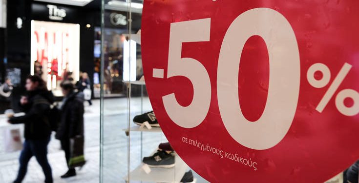 Χειμερινές εκπτώσεις: Τι αλλάζει στις αγοραστικές συνήθειες των Ελλήνων